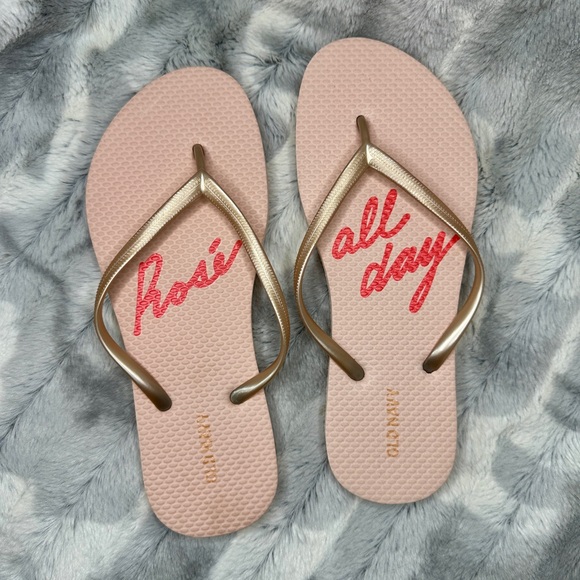 Old Navy Rosé - Light Pink Rose Gold Beach Summer Flip Flop Thong Sandals Size 6 - Picture 5 of 7